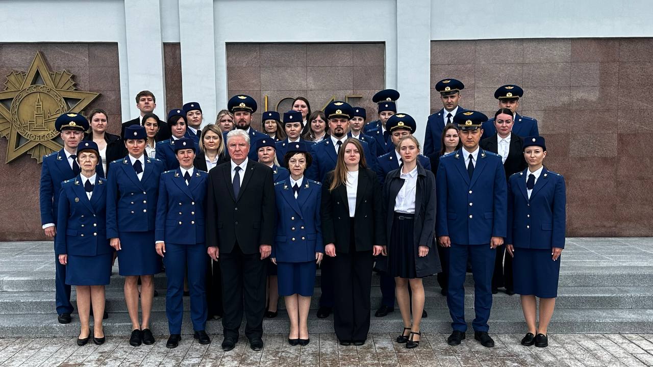 Ветераны надзорного ведомства приняли участие в памятной церемонии возложения цветов на Мемориальном комплексе 